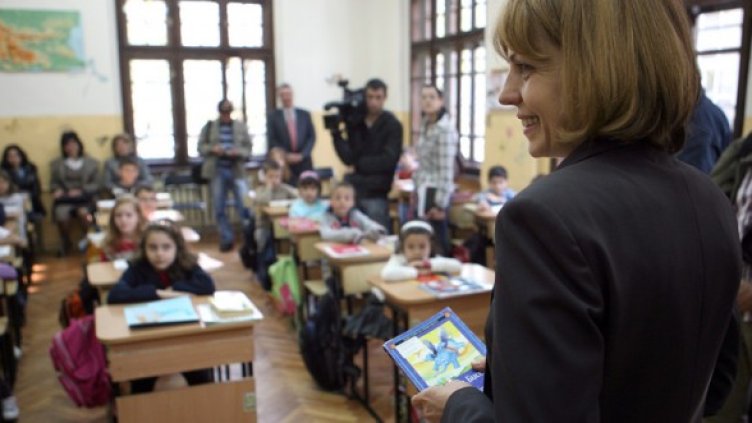 Някога учителка, сега кметица. И тя ще събира пари от налога. Снимка: БГНЕС