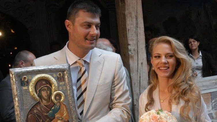 Николай и Евгения в деня на сватбата им Снимка: Булфото