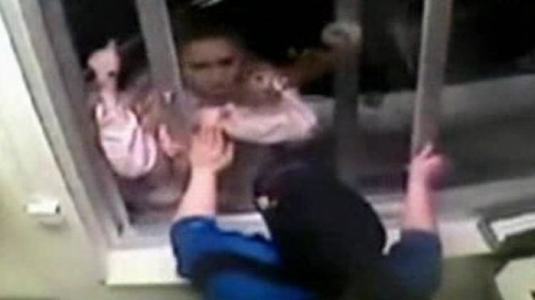 Пиянски глаааад! Искам пилешки хапки и ги искам сега!