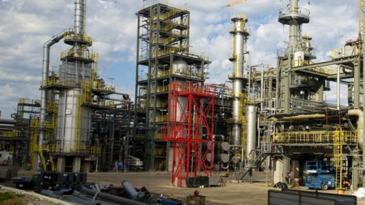 Производствени мощности в Лукойл - Бургас. Снимка: Булфото