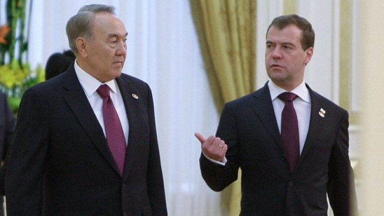 Нурсултан Назърбаев и Дмитрий Медведев. Снимка:  БГНЕС