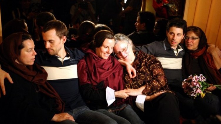 Среща на задържаните трима туристи с майките им, които ги посетиха в Техеран. Снимка: БГНЕС