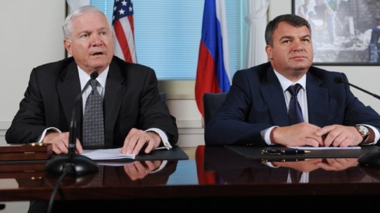 Военните министри на САЩ и Русия - Робърт Гейтс и Анатолий Сердюков. Снимка: БГНЕС