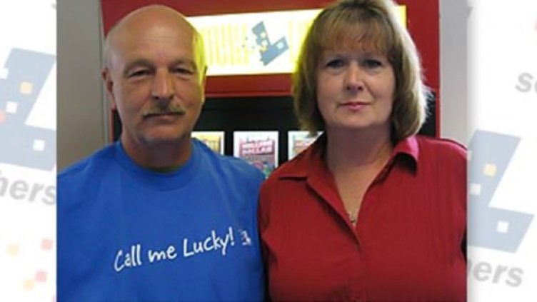 Късметлията с жена си. Снимка: molottery.com