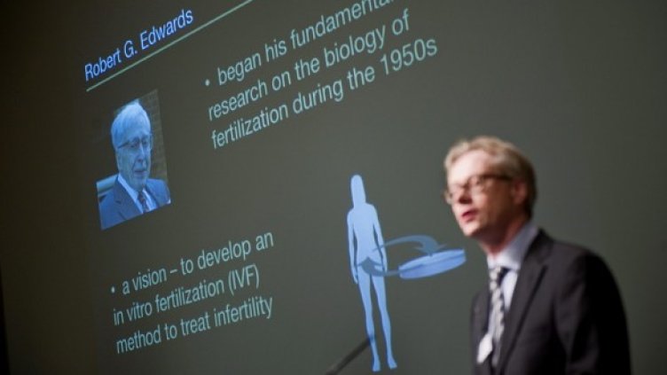 Обявяването на Робърт Едуардс за носител на Нобеловата награда за медицина за тази година в Стокхолм. Снимка: БГНЕС