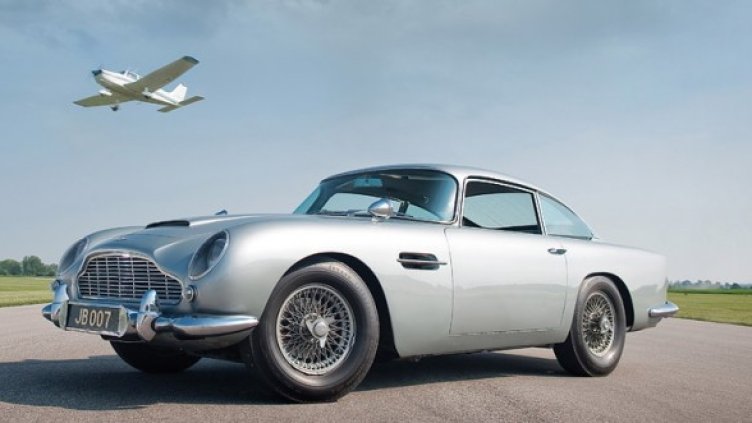 Aston Martin DB5, карана от Шон Конъри в „Голдфингър“ и „Операция „Мълния“. Снимка: БГНЕС