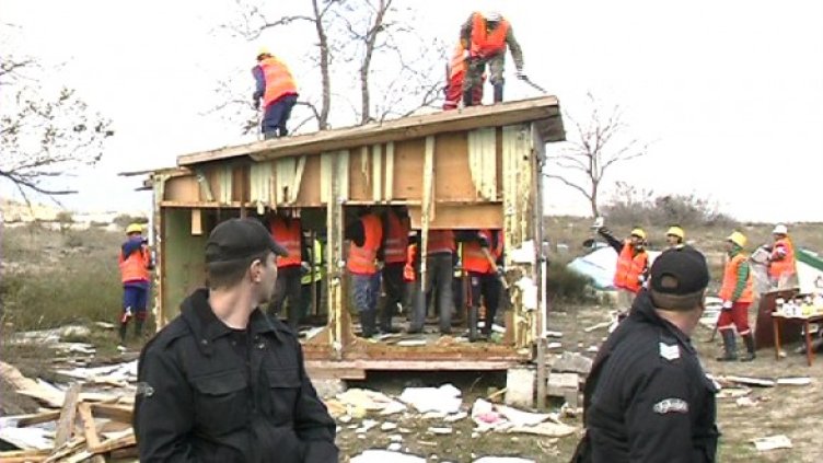 Дребните риби вече го отнесоха на Ропотамо