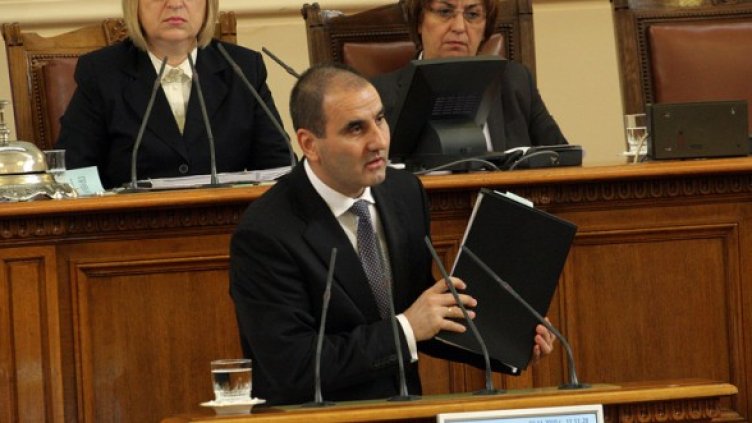 На 3 ноември Цветан Цветанов обясни от парламентарната трибуна откаде са доходите и имотите му. Снимка: БГНЕС