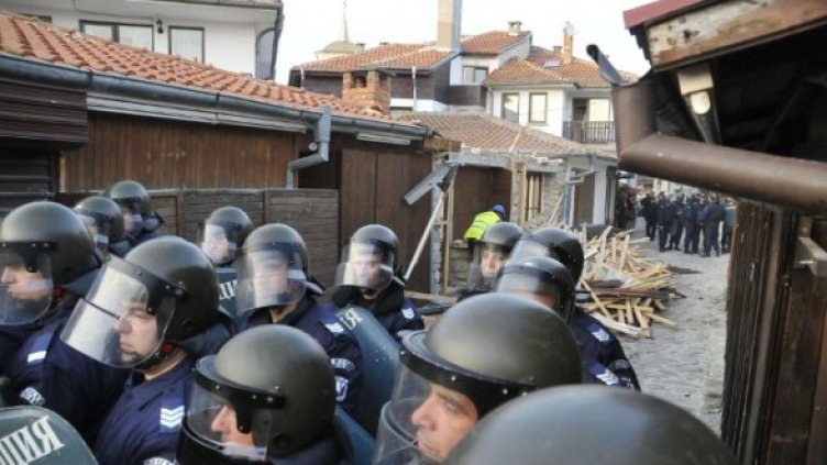 Така събориха единия магазин в Стария Несебър. Снимка: Булфото