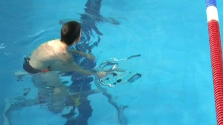 Пляс, пляс педалите... вече и в басейна