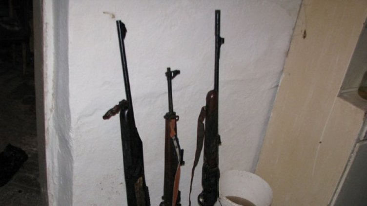 Част от намереното оръжие. Снимка: БГНЕС