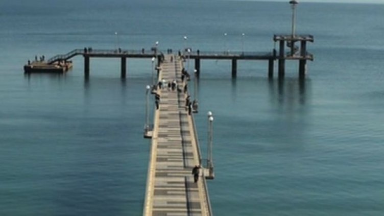 Символът на Бургас &ndash; ръждясaл, разпадащ се и без осветление