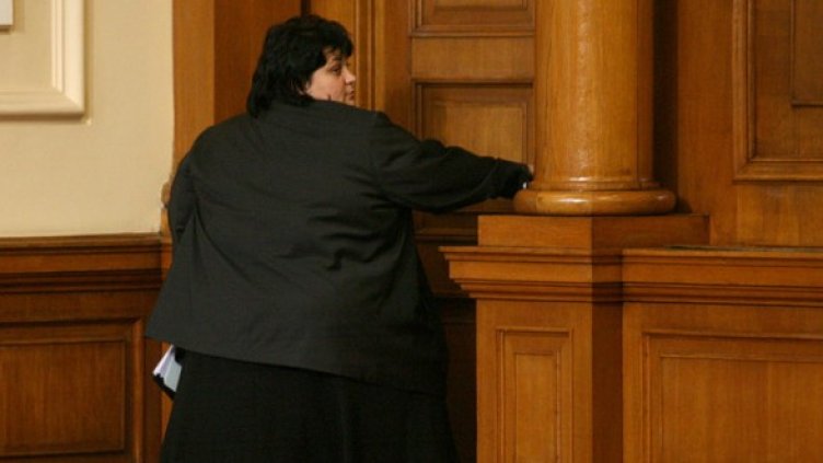 Фидосова ясростно защитава позицията на ГЕРБ - районните кметове да се назначават. Снимка:ГЕРБ