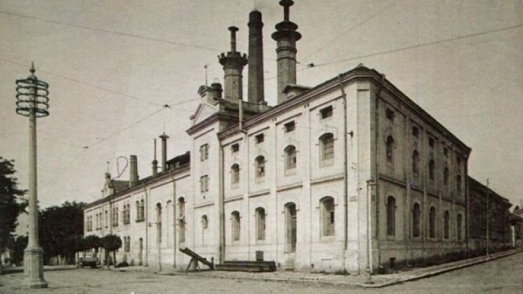 Пивоварната на братя Прошек до скоро се издигаше срещу БНТ. Снимка: stara-sofia.com