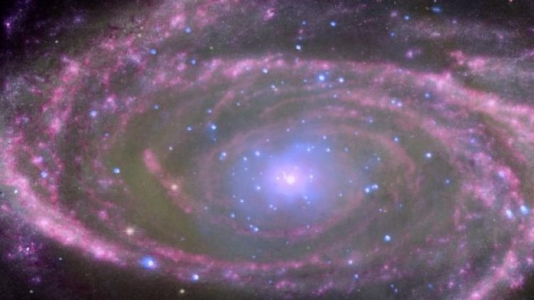 Снимка: X-ray: NASA/CXC/Wisconsin/D.Pooley & CfA/A.Zezas; Optical: NASA/ESA/CfA/A.Zezas; UV: NASA/JPL-Caltech/CfA/J.Huchra et al.; IR: NASA/JPL-Caltech/CfA