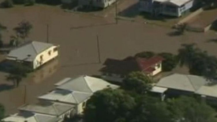 Нова опасност в наводнена Австралия &ndash; крокодили