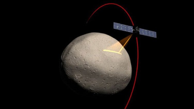 Апаратът Dawn на НАСА, изпратен да изучава астероидния пояс, в орбита около Веста. Изображение: NASA/JPL