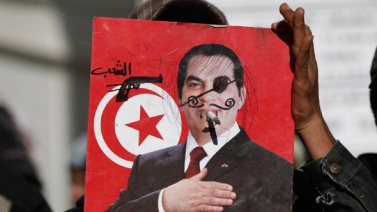 Портрет на Бен Али, на протестите в Тунис. Снимка: Getty Images/Guliver Photos