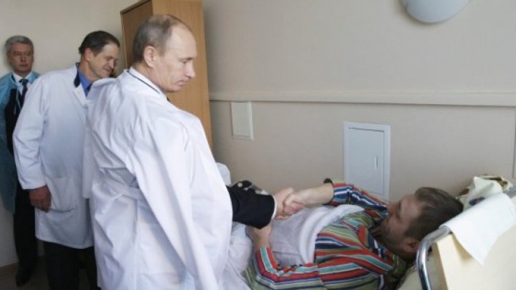 Путин на посещение при ранен при атентата на летище Домодедово. Снимка: БТА