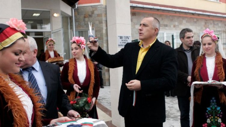 Борисов откри дом за стари хора в Ботевград. Снимка: БТА