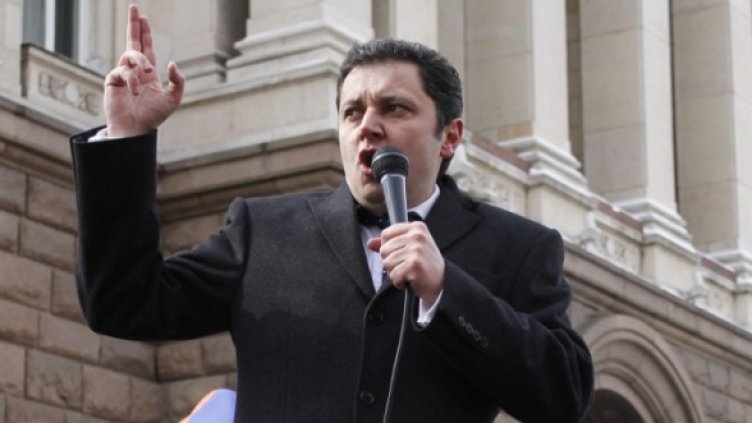 Янев намекна, че може да напусне политиката. Снимка: Булфото