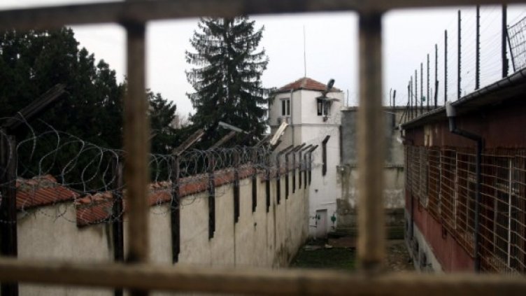 Тесни решетки. Снимка: Булфото