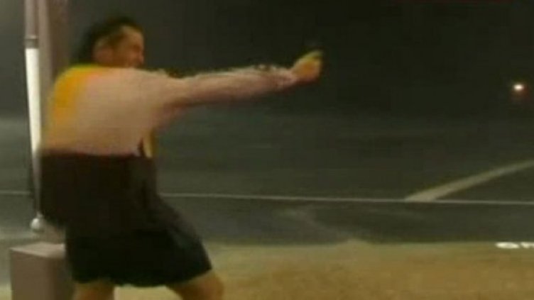 Изправени срещу вятър със скорост 150 км/ч