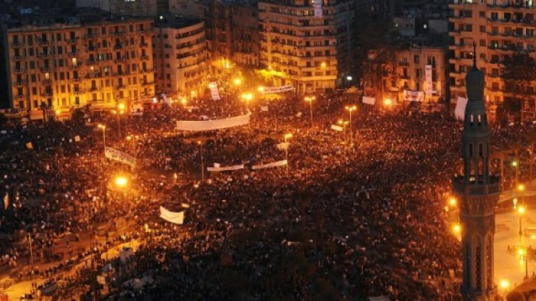 Многохилядна тълпа слушаше речта на президента на площад Тахрир. Снимка: БТА