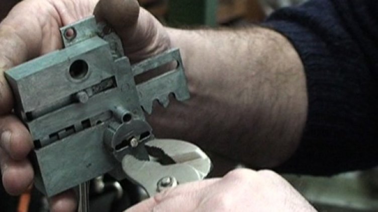 По-малко от минута и вратата пада жертва на крадеца