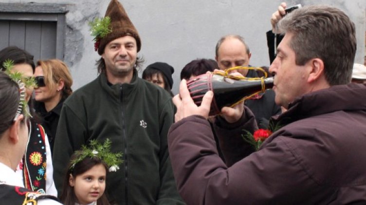 Глътка вино за Трифон Зарезан. Снимка: БТА