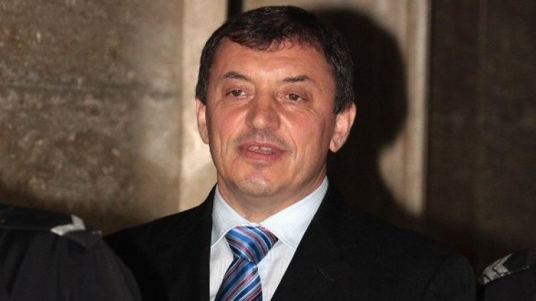 Премиерът нямал право да фабрикува версии, твърди Петров. Снимка: Булфото