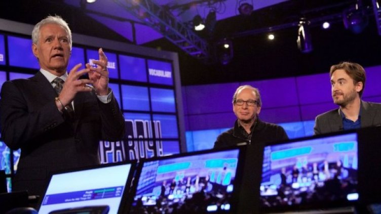 Водещият и продуцентите на състезанието между хора и компютър в шоуто "Jeopardy". Снимка: Getty Images/Guliver Photos