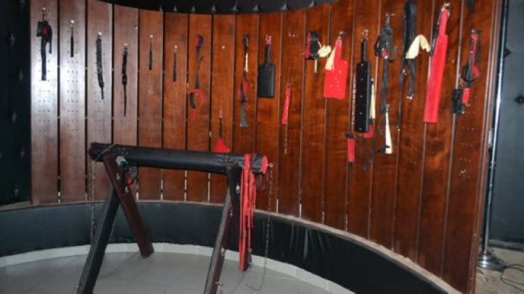 Тарашиха стриптийз барове, откриха секскътове