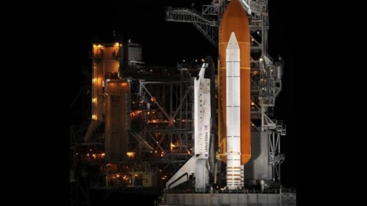 Совалката "Дискавъри" отдавна е на стартовата площадка. Снимка: NASA/Bill Ingalls