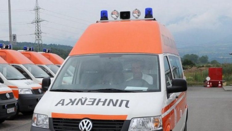 Най-тежко е пострадал шофьорът на микробуса. Снимка: Булфото