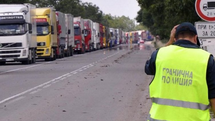 На шофьора ще бъде съставен акт. Снимка: Булфото