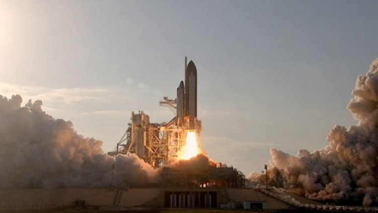 "Дискавъри" се отправи в орбита за 39-и и последен път. Снимка: NASA TV