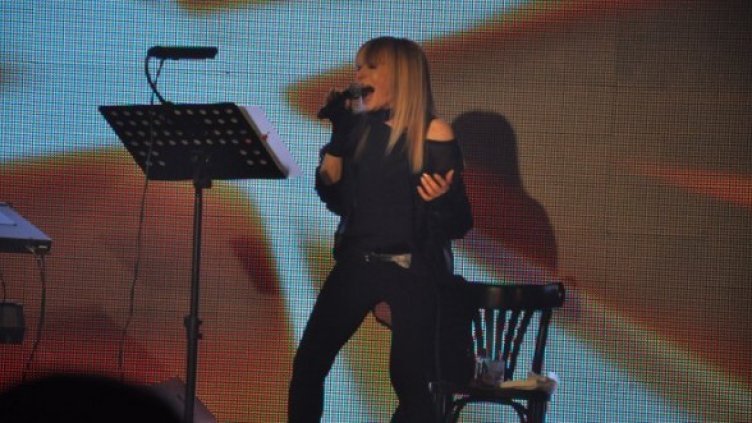 Поли Генова - една от музикалните звезди на отминалата седмица. Снимка: БТА

Милко Калайджиев пощипва Галена. Снимка: Dnes.bg
Лейди Гага. Снимка: Getty Images/Guliver Photos
Лили Иванова. Снимка: Dnes.bg