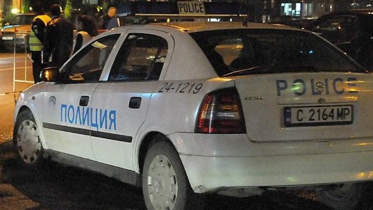 Колата влачила полицая 40 метра. Снимка: Булфото