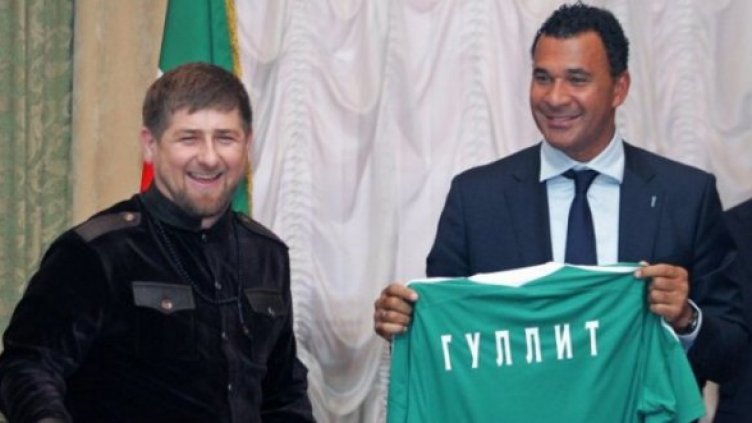 Рамзан Кадиров при представянето на новия треньор Гулит. Снимка: БТА