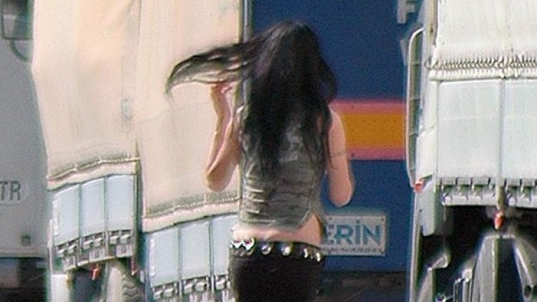 "Пеперуда" кръжи край тирове. Снимка: Булфото