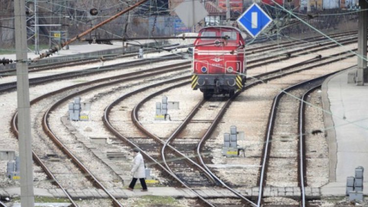 В четвъртък влаковете спряха предупредително за час. Снимка: БТА