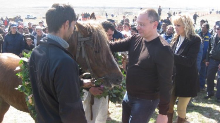 Станишев беше на кушия в Ново село.
