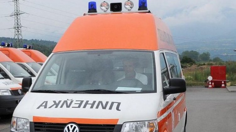 Жената, паднала от тролей, е сред настанените в болницата. Снимка: Булфото