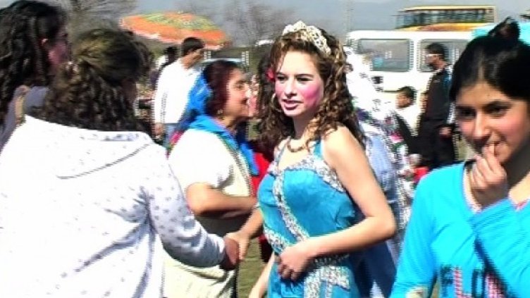 Любов, любов, ама булката е с пари