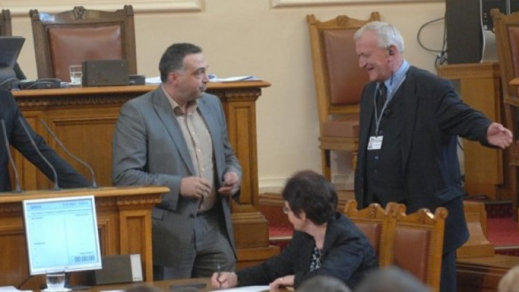 БСП помага на хората да изразят недоволството си, твърди Кутев. Снимка: Булфото