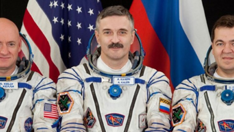 Отляво надясно: Скот Кели, Александър Карели и Олег Скрипочка. Снимка: NASA