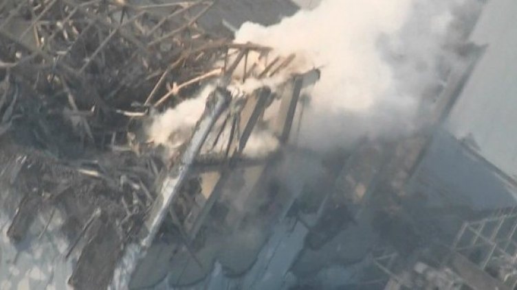 Полураозрушеният трети енергоблок от централата. Снимка: БТА