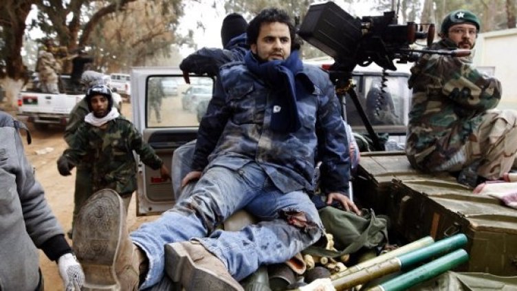 Ранени бунтовници. Снимка: Reuters