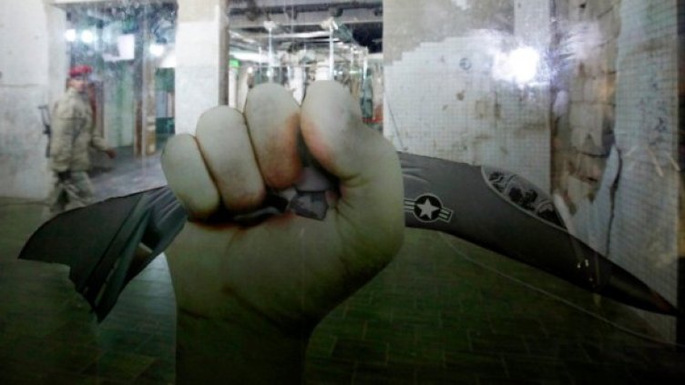 Триполи &ndash; живият щит на Кадафи